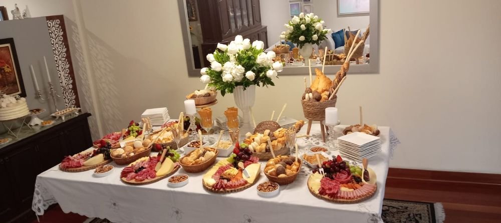 Panes y bocaditos servidos como aperitivo